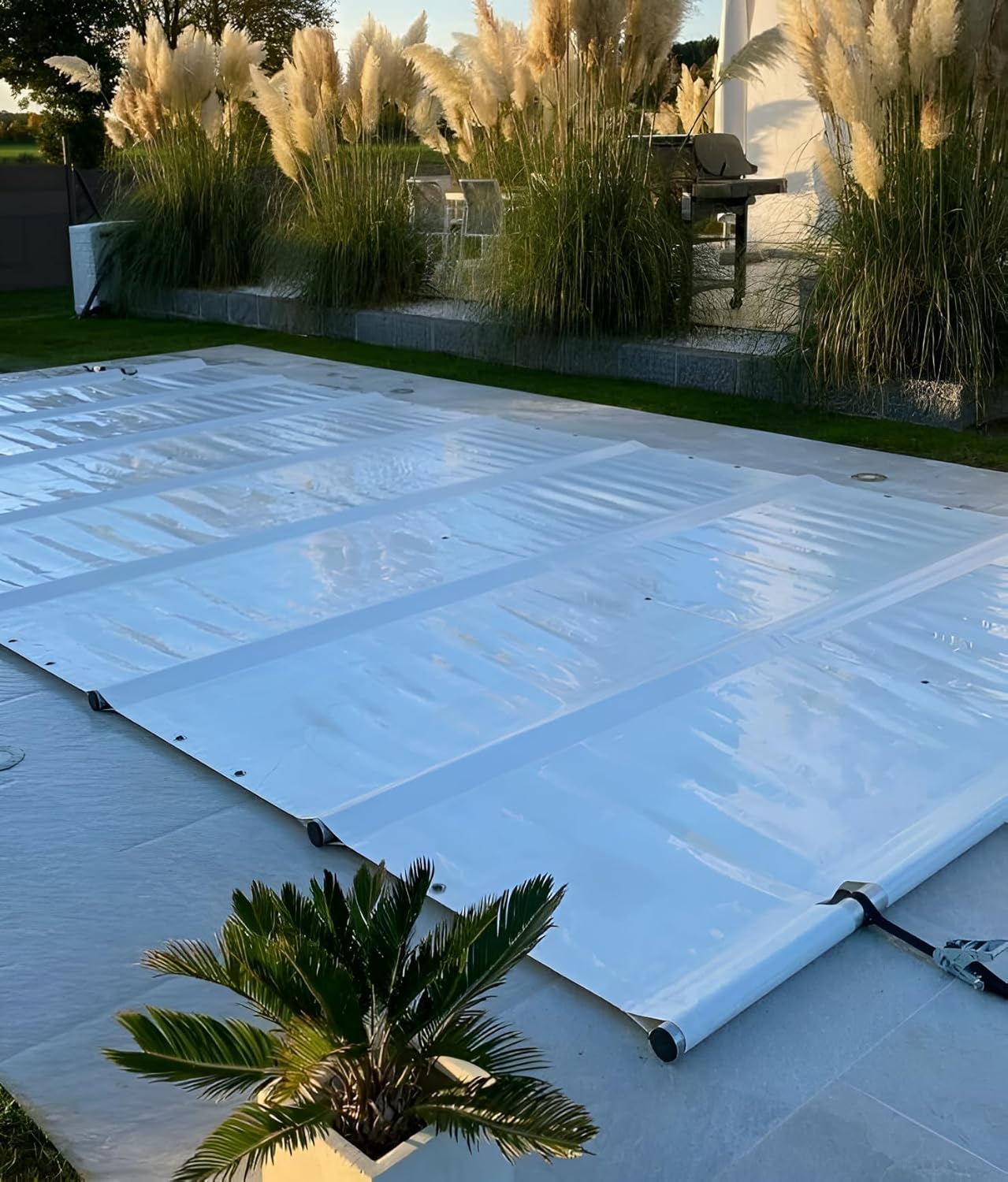 SafeDeluxe Bâche de Piscine, Couverture de poteaux, Couverture de sécurité en bâche de Camion sans poteaux (3,5m x 6,5m, Anthracite RAL7016)