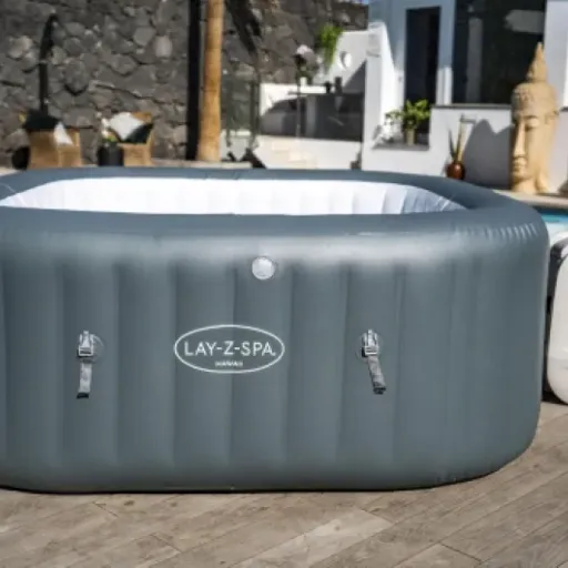 Test Bestway Hawaii HydroJet Pro : le spa carré qui mise tout sur les jets d’eau