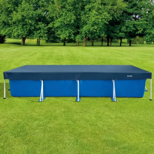 Test bâche Intex 450 x 220 : la couverture basique qui fait le job pour les piscines tubulaires