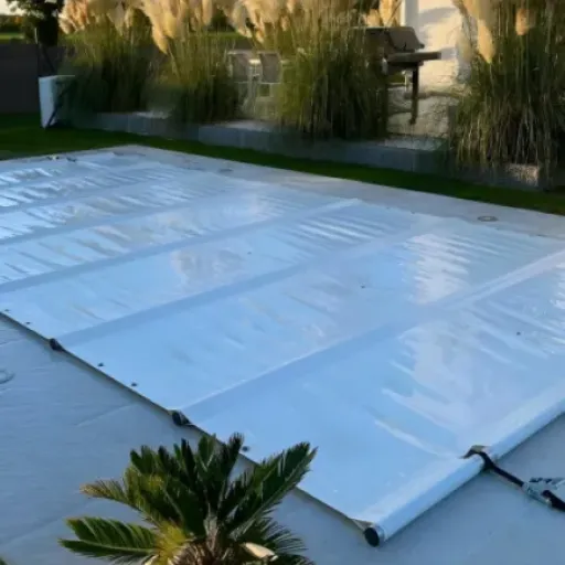 Test SafeDeluxe Bâche de Piscine : une bâche de camion costaud pour sécuriser sans prise de tête