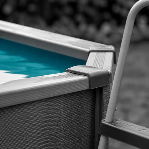 Bien choisir sa piscine rectangulaire Intex pour un jardin élégant et fonctionnel