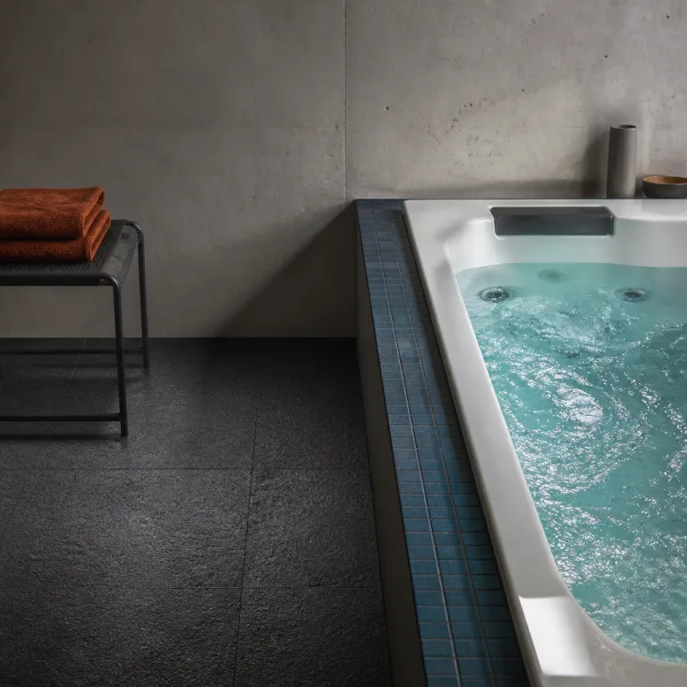 Baignoire jacuzzi : transformer sa salle de bains en espace de balnéo privé